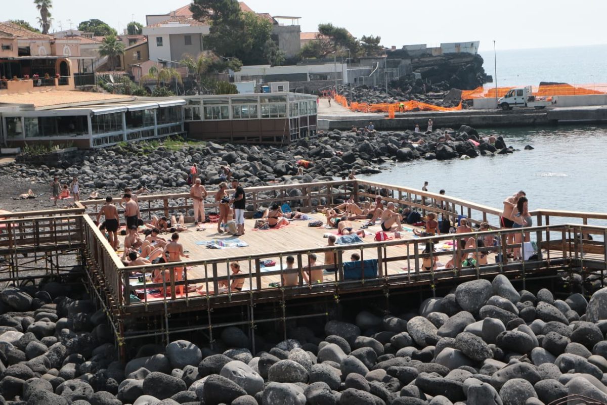 FOTO | Estate 2026 a Catania: solarium operativo a San Giovanni Li Cuti, a breve aperte anche le tre spiagge libere della Plaia FOTO | Estate 2026 a Catania: solarium operativo a San Giovanni Li Cuti, a breve aperte anche le tre spiagge libere della Plaia