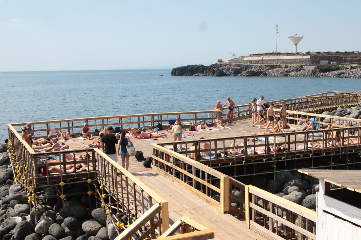 FOTO | Estate 2026 a Catania: solarium operativo a San Giovanni Li Cuti, a breve aperte anche le tre spiagge libere della Plaia FOTO | Estate 2026 a Catania: solarium operativo a San Giovanni Li Cuti, a breve aperte anche le tre spiagge libere della Plaia