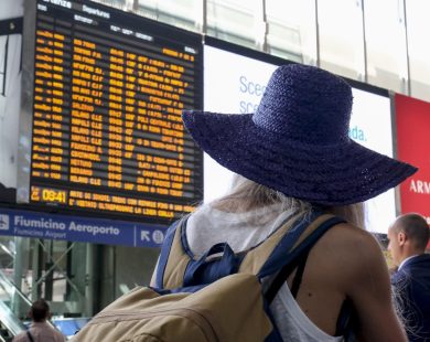 Ritardi e disagi sulla tratta ferroviaria Napoli-Roma, cosa è successo