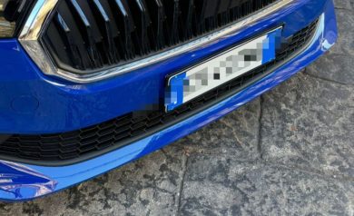 Targa leggermente deteriorata? Niente revisione e nuova immatricolazione: costi alle stelle per le famiglie catanesi