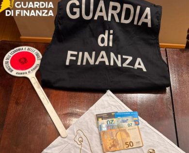 Si finge finanziere per rubare gioielli e denaro ad anziana, arrestato a Ragusa