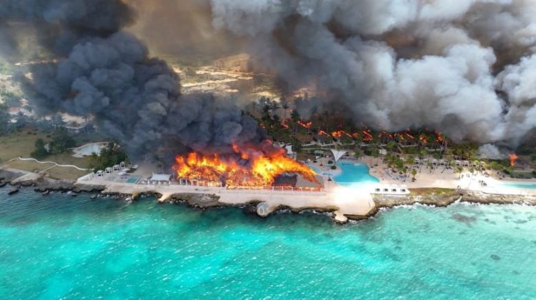 VIDEO | Incendio devasta resort nella Repubblica Dominicana, morta turista italiana