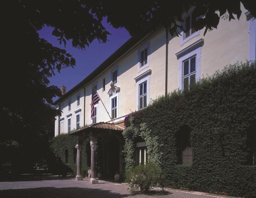 Italia-Usa, “welcome” a Villa Taverna tra caldo e hotdog: governo c’è, opposizione senza big