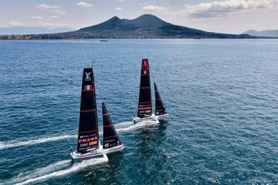 Vela, prima navigazione di Luna Rossa a Napoli