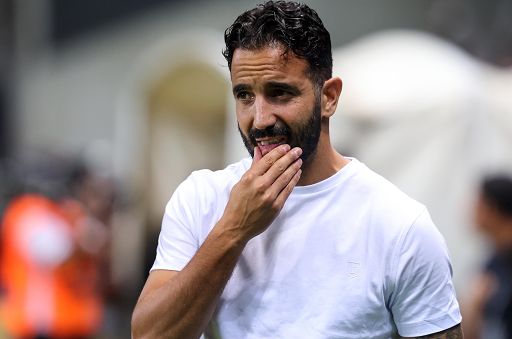 Calcio, Amorim a Milano: “È un onore, sono qui per vincere” Calcio, Amorim a Milano: “È un onore, sono qui per vincere”