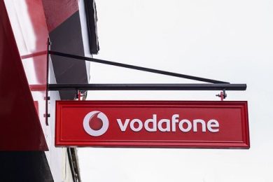 Vodafone: Emirates Telecom vende intera quota a Xavier Niel