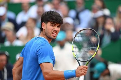Tennis, Alcaraz torna ad allenarsi, ma salta Montreal