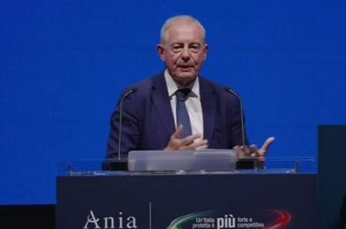 Carburanti, Urso: pronti a interventi mirati se blocco Hormuz persiste