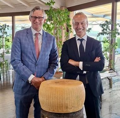 Console generale Usa visita filiera Parmigiano Reggiano Dop