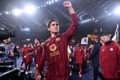 Calcio, Dybala prolunga con la Roma fino al 2027
