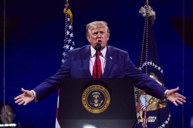 Iran, Trump: colpiremo con grande forza stasera e domani