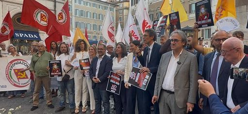 L.elettorale, campo largo si ritrova in piazza e chiede elezioni