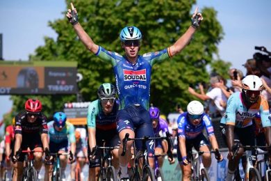 Ciclismo, Merlier cala il tris, Philipsen ancora battuto