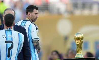 Calcio, Messi: “Dolore immenso, essere argentini un orgoglio”