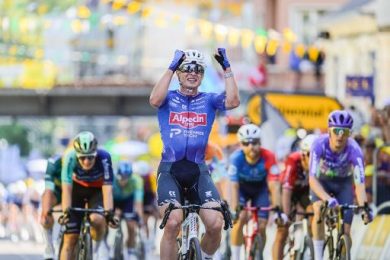 Ciclismo, Philipsen torna al successo. Pogacar resta in giallo