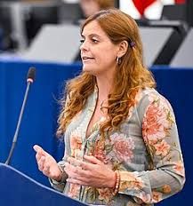 Ilaria Salis condannata per licenziamenti ingiusti, la destra: “sinistra predica bene, razzola male”