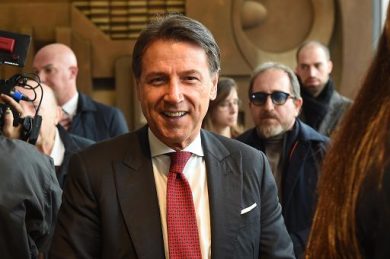 Carburanti, Conte: zero risposte governo, basta fischiettare
