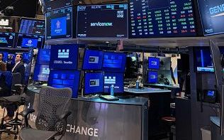 Wall Street chiude in pesante calo, Dow Jones -2,18%, Nasdaq -1,74%