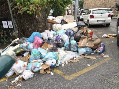 VIDEO | Palermo tra degrado e spazzatura, la protesta dei residenti