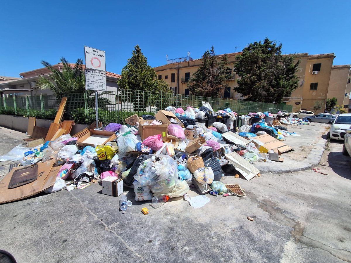 Foto-trappole e droni contro l’emergenza rifiuti, stretta a Palermo: dopo il Festino di Santa Rosalia nuovi provvedimenti