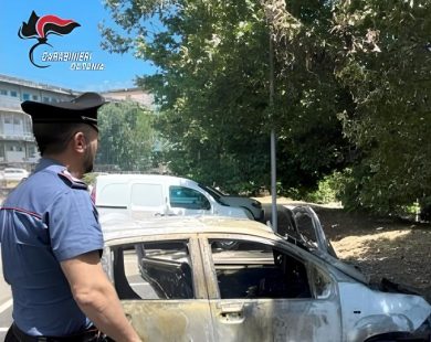 Catania, appicca incendi tra terreni e ospedale: arrestato un uomo