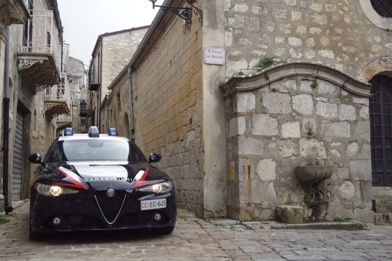 Serie di telefonate sospette ad anziani, sventata truffa del finto carabiniere nel Palermitano