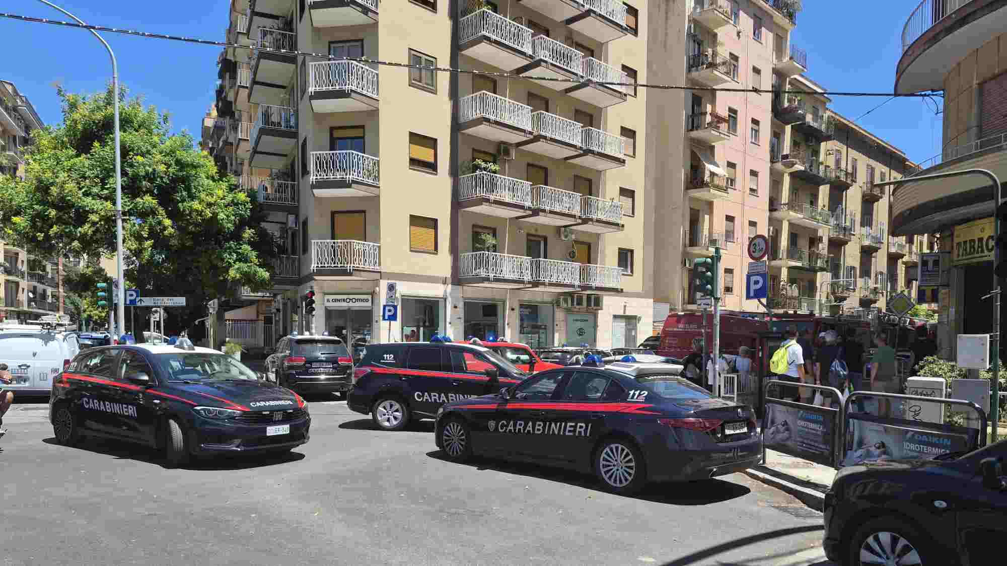 VIDEO | Palermo, uccide coinquilino e si barrica in casa minacciando di far saltare in aria tutto