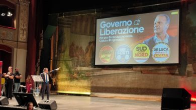 Palermo, Cateno De Luca presenta la fase 2 del suo progetto: spuntano quattro simboli per liste alle regionali