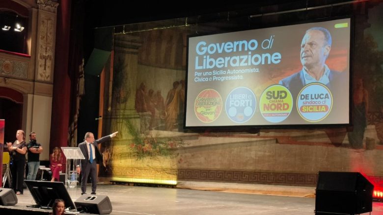 Palermo, Cateno De Luca presenta la fase 2 del suo progetto: spuntano quattro simboli per liste alle regionali