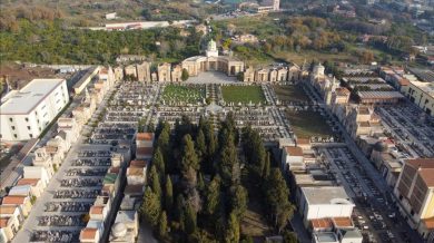 Non c’è pace per il cimitero di Acireale. Nel mirino anche i lavori mai terminati