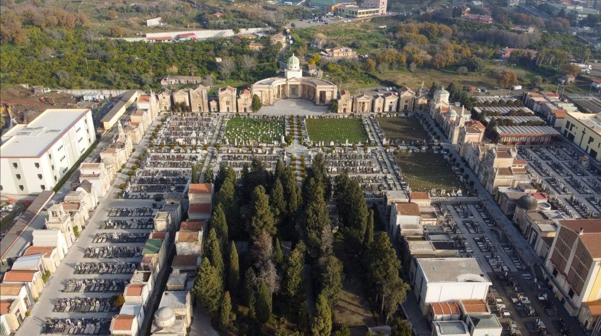 Non c’è pace per il cimitero di Acireale. Nel mirino anche i lavori mai terminati Non c’è pace per il cimitero di Acireale. Nel mirino anche i lavori mai terminati