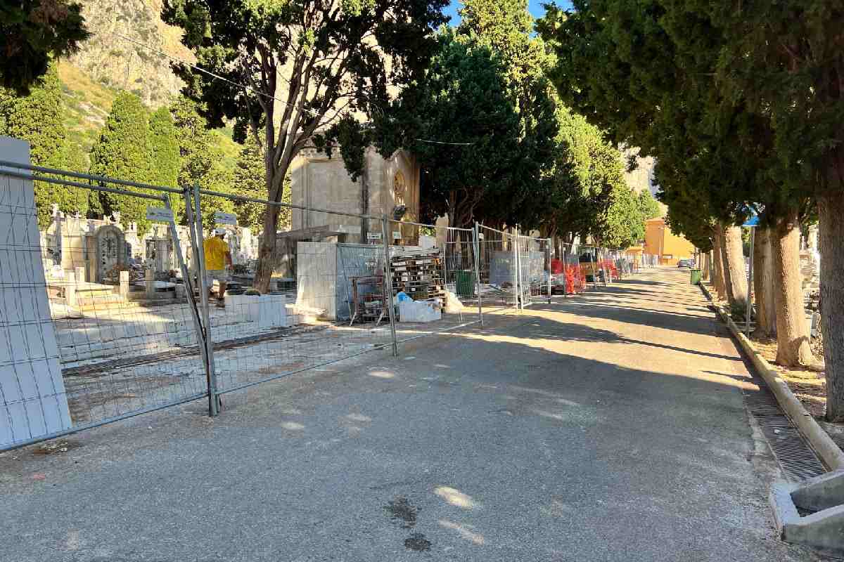 Palermo, abbattute le altre 34 tombe abusive al cimitero dei Rotoli