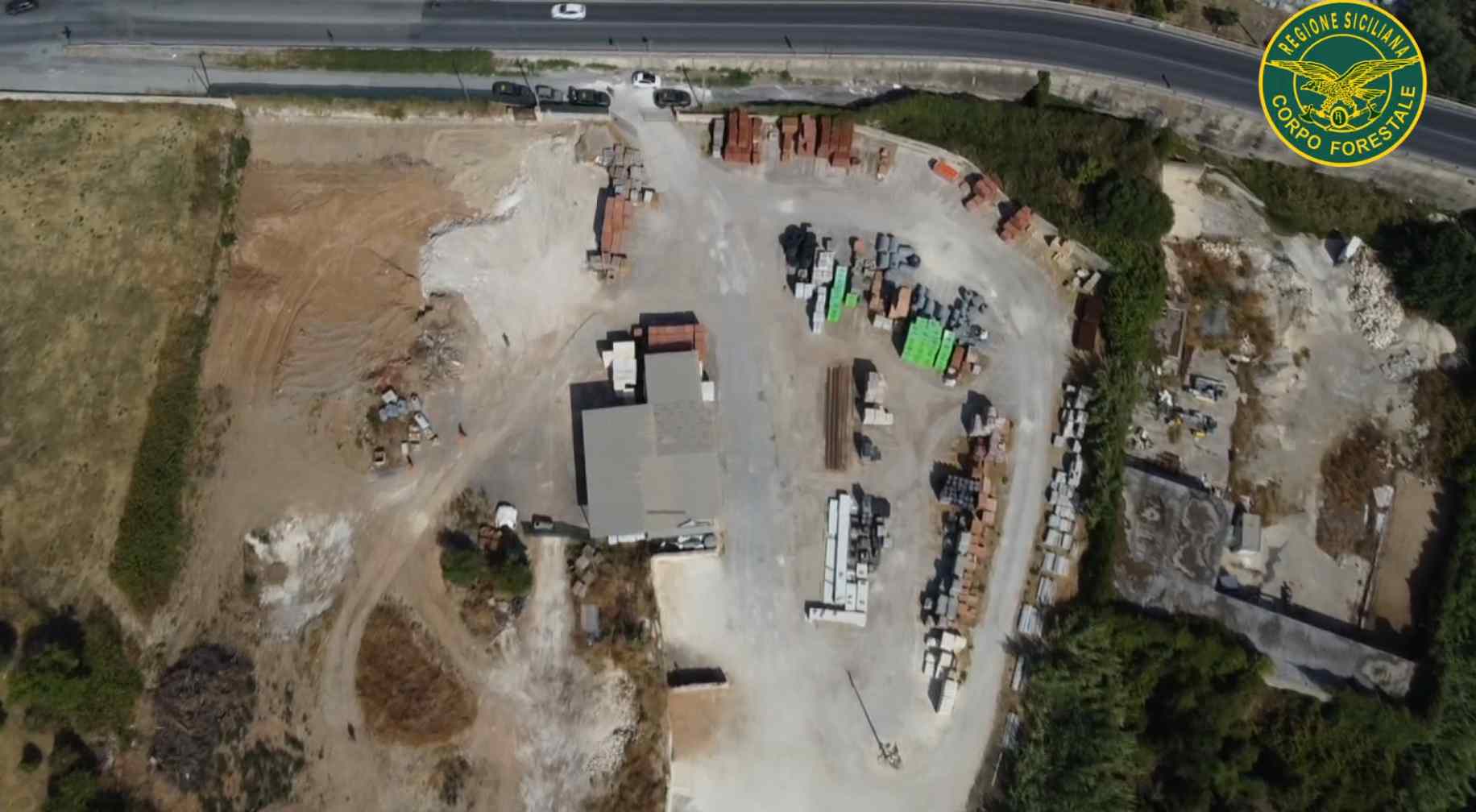 Rifiuti speciali in discarica abusiva nel Siracusano, denunciato 53enne