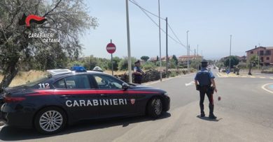 Un bimbo di 3 anni trovato da solo in strada a Catania: il piccolo messo in salvo dai carabinieri, denunciata la madre