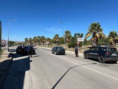 Ripetute minacce e offese contro la madre, poi le aggressioni: scatta l’arresto per un 40enne a Riesi