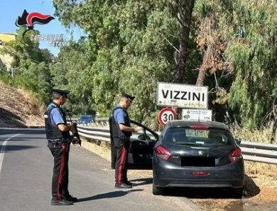 Investe lo zio con l’auto, poi tenta di travolgerlo una seconda volta: denunciato per tentato omicidio