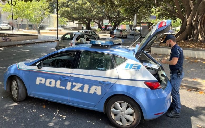 Prima ruba gli alcolici al supermercato, poi minaccia la guardia giurata: arresto a Catania
