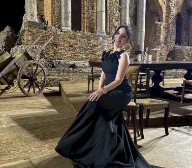 Dalle Paralimpiadi al Teatro Antico di Taormina, il theremin di Lina Gervasi incanta l’alta sartoria
