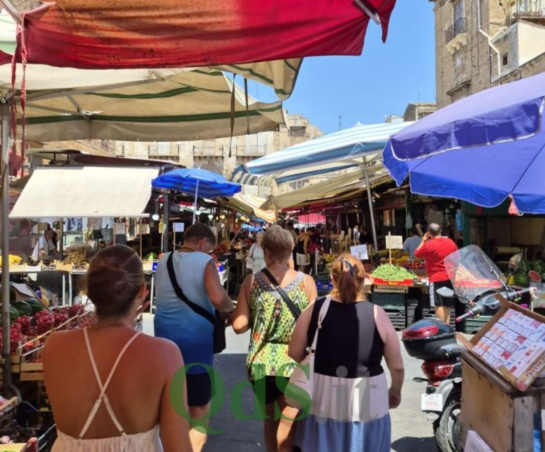 Palermo, turiste rapinate a Ballarò: due arresti