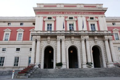 Ragazza di 24 anni muore dopo intervento, sequestrata salma e cartelle cliniche: accertamenti in ospedale