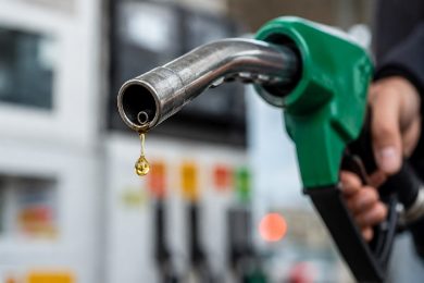 Caro carburanti, record per la benzina: prezzo medio a 1,986 euro/litro, gasolio a 2,074 euro/l