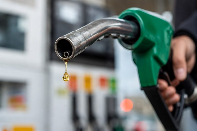 Caro carburanti, record per la benzina: prezzo medio a 1,986 euro/litro, gasolio a 2,074 euro/l
