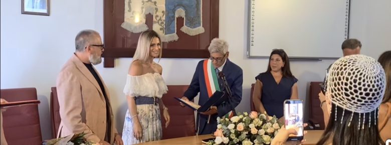 VIDEO – Michelle Hunziker diventa cittadina onoraria di Militello in Val di Catania