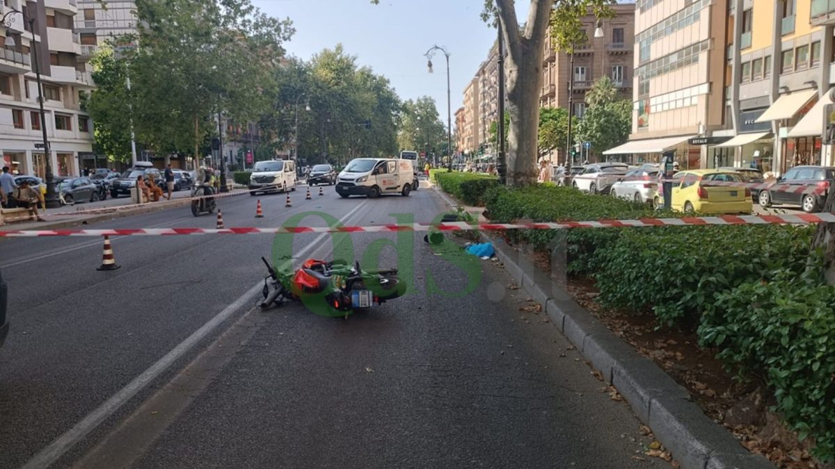 Scontro auto-moto in pieno centro, incidente in via Libertà a Palermo: un ferito