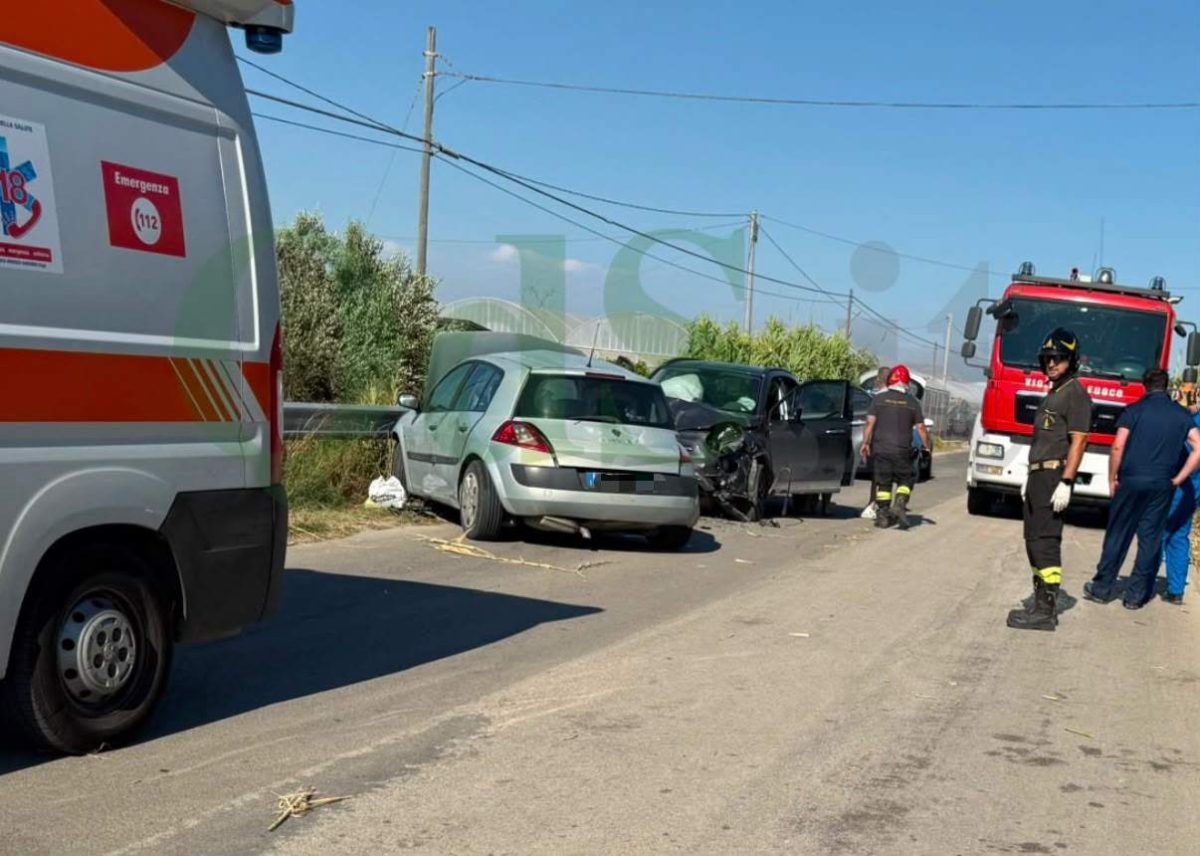 Incidente tra due vetture a Licata, cinque feriti: uno è grave trasferito in elisoccorso a Caltanissetta