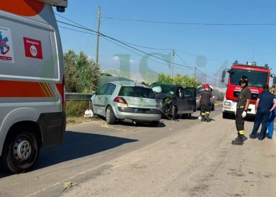 Incidente tra due vetture a Licata, cinque feriti: uno è grave trasferito in elisoccorso a Caltanissetta