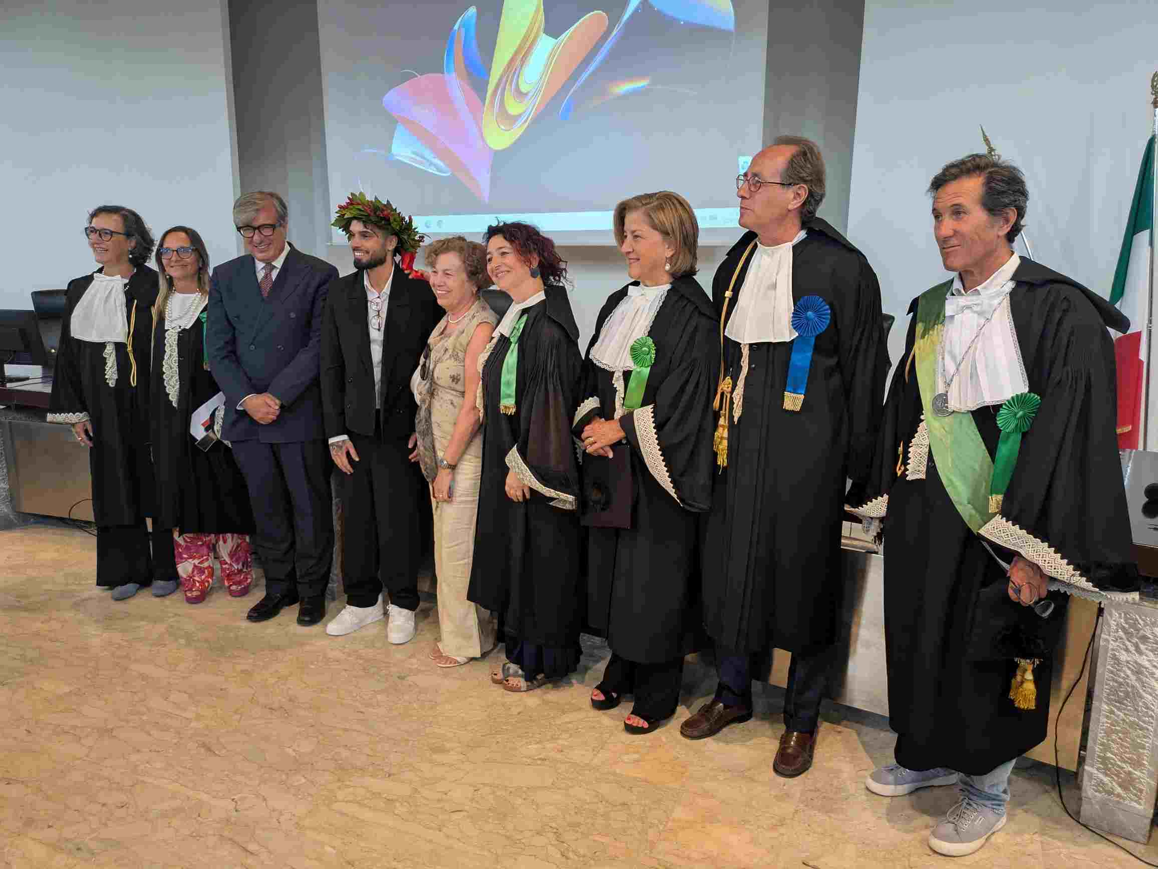 In carcere per 9 anni, poi la laurea con lode. Foti (UniCt): “La conoscenza è la vera libertà”. Ecco la storia di Giuseppe In carcere per 9 anni, poi la laurea con lode. Foti (UniCt): “La conoscenza è la vera libertà”. Ecco la storia di Giuseppe