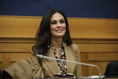 A Vulcano torna il Premio Solidarietà: madrina Maria Grazia Cucinotta