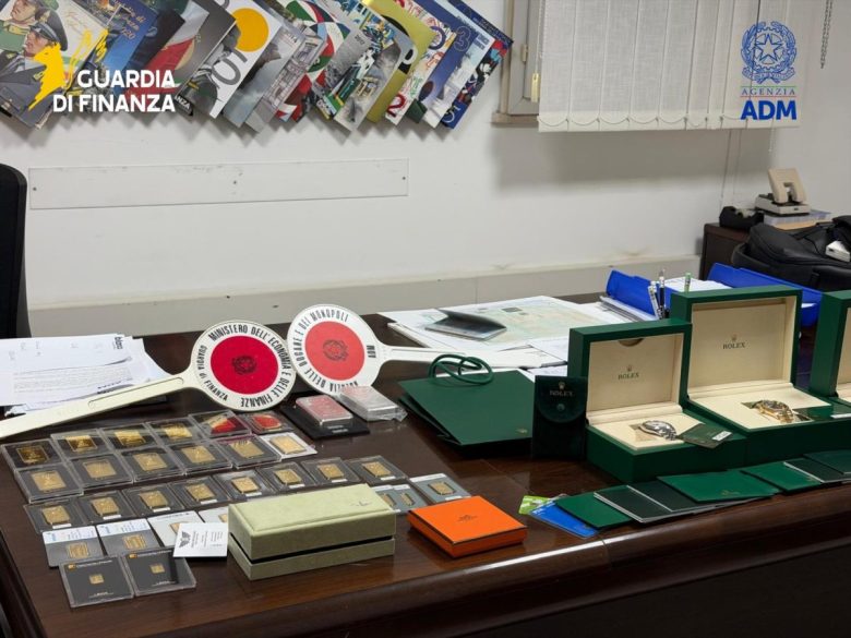 VIDEO | Lingotti d’oro per quasi 180 mila euro: la cassaforte in auto a Pozzallo, scatta il maxi sequestro