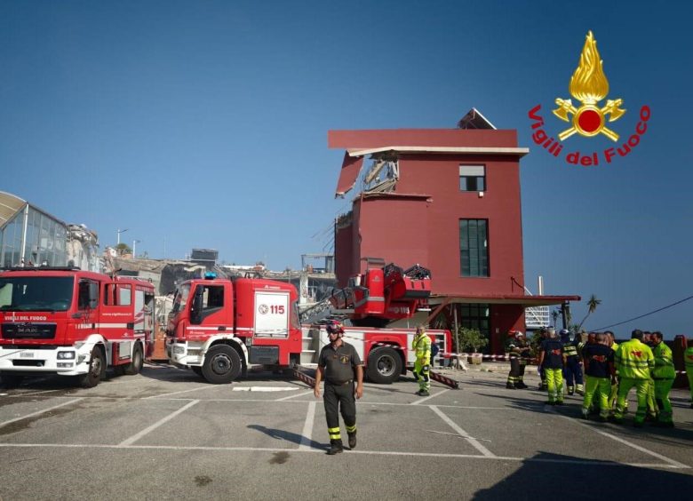 Crollo edificio Pistunina, il primo bilancio: 7 dispersi e 3 feriti al Policlinico. A lanciare l’allarme i familiari